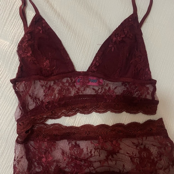 SOLD lace cut out tank top size XSMALL, burgundy color - Picture 2 of 4